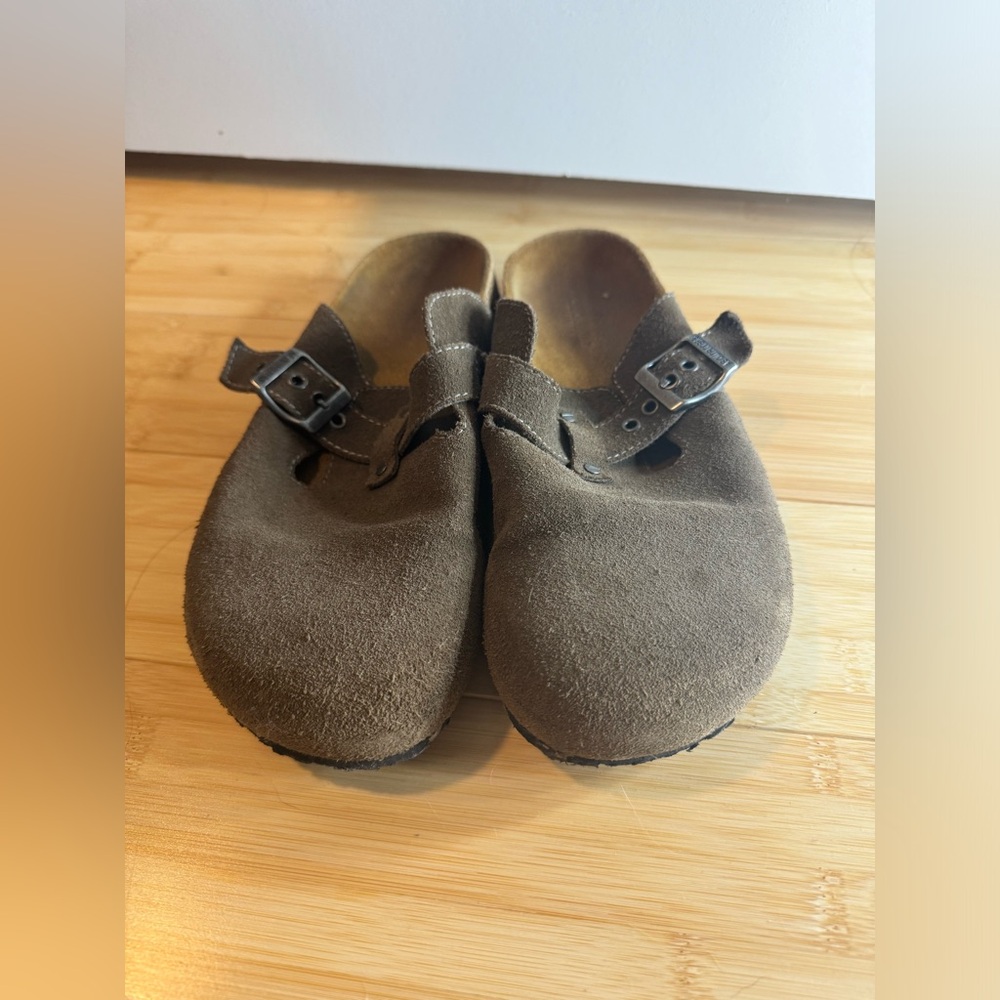 Boston clogs